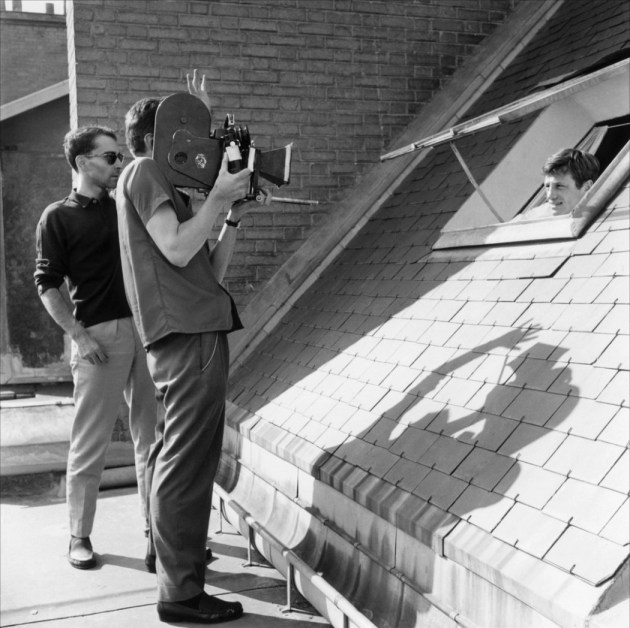 Jean-Paul_Belmondo_Jean-Luc_Godard_tournage_film-a-bout-de-souffle_camera_main_01