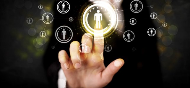 customer-in-center_643x300